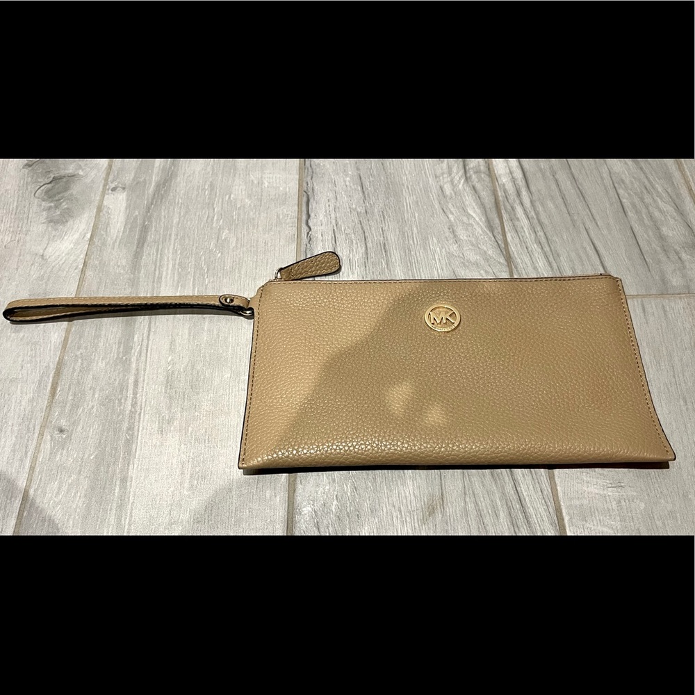 100% Authentic Michael Kors Wristlet!